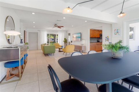 House in Hollywood, Florida 4 bedrooms, 180.97 sq.m. № 1731371 - photo 7