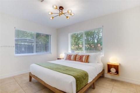 House in Hollywood, Florida 4 bedrooms, 180.97 sq.m. № 1731371 - photo 13