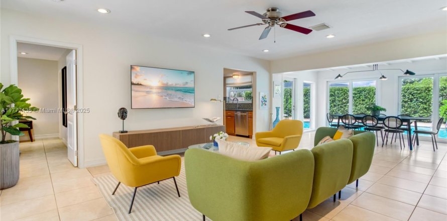 House in Hollywood, Florida 4 bedrooms, 180.97 sq.m. № 1731371