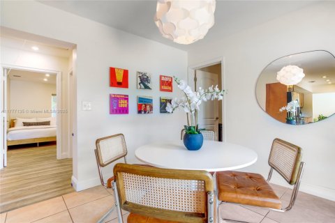 House in Hollywood, Florida 4 bedrooms, 180.97 sq.m. № 1731371 - photo 19