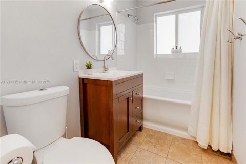 House in Hollywood, Florida 4 bedrooms, 180.97 sq.m. № 1731371 - photo 15