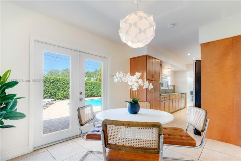 House in Hollywood, Florida 4 bedrooms, 180.97 sq.m. № 1731371 - photo 20
