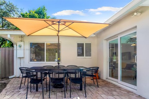 House in Hollywood, Florida 4 bedrooms, 180.97 sq.m. № 1731371 - photo 30