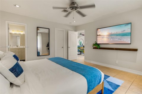 House in Hollywood, Florida 4 bedrooms, 180.97 sq.m. № 1731371 - photo 9