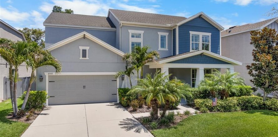 House in Tampa, Florida 4 bedrooms, 270.16 sq.m. № 1831378
