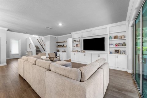 House in Tampa, Florida 4 bedrooms, 270.16 sq.m. № 1831378 - photo 13