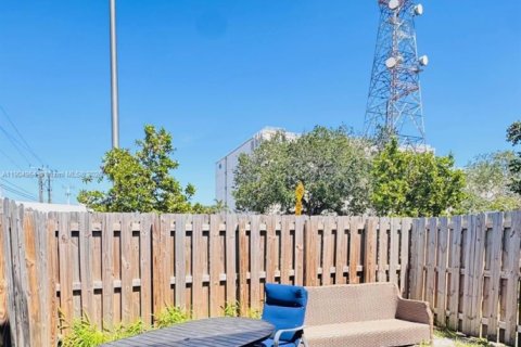 Adosado en venta en Miami, Florida, 3 dormitorios, 122.63 m2 № 1956568 - foto 14