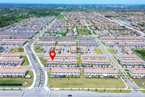 Adosado en venta en Homestead, Florida, 3 dormitorios, 137.77 m2 № 1864516 - foto 1