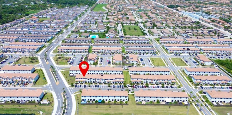 Adosado en Homestead, Florida 3 dormitorios, 137.77 m2 № 1864516