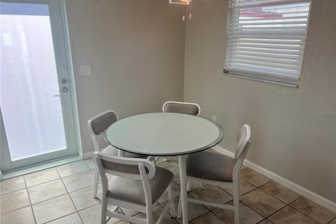 Villa ou maison à louer à Sarasota, Floride: 1 chambre, 67.63 m2 № 2125770 - photo 4
