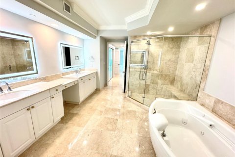 Copropriété à louer à Aventura, Floride: 2 chambres, 275.92 m2 № 2075301 - photo 16