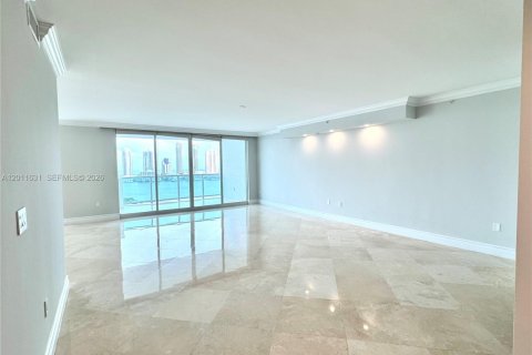 Copropriété à louer à Aventura, Floride: 2 chambres, 275.92 m2 № 2075301 - photo 2