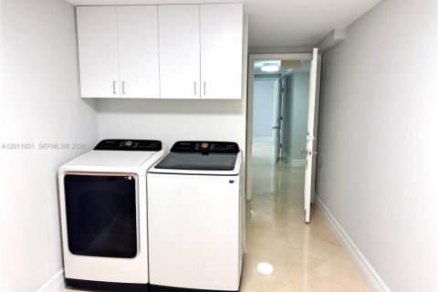 Copropriété à louer à Aventura, Floride: 2 chambres, 275.92 m2 № 2075301 - photo 23