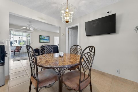 Villa ou maison à vendre à Boynton Beach, Floride: 2 chambres, 146.97 m2 № 2421276 - photo 10