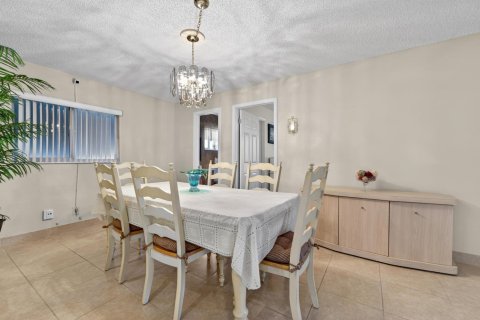 Villa ou maison à vendre à Boynton Beach, Floride: 2 chambres, 146.97 m2 № 2421276 - photo 12