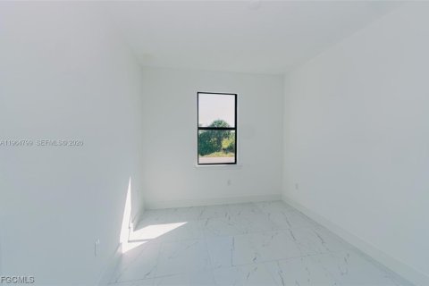 Commercial property in Lehigh Acres, Florida 208.29 sq.m. № 2026126 - photo 7