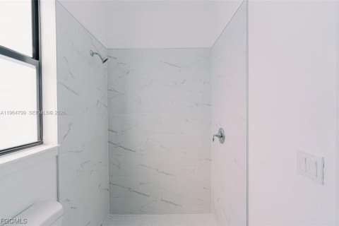 Commercial property in Lehigh Acres, Florida 208.29 sq.m. № 2026126 - photo 9