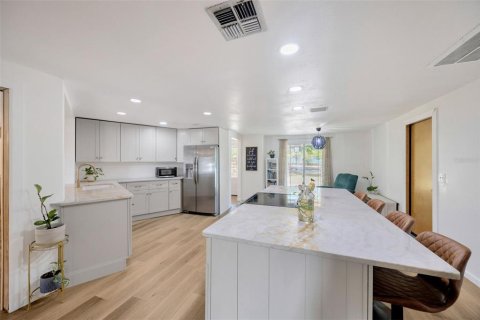 Casa en venta en Brandon, Florida, 3 dormitorios, 216.18 m2 № 1743322 - foto 8