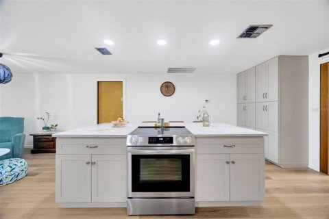 Casa en venta en Brandon, Florida, 3 dormitorios, 216.18 m2 № 1743322 - foto 12