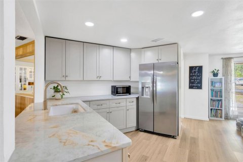 Casa en venta en Brandon, Florida, 3 dormitorios, 216.18 m2 № 1743322 - foto 11