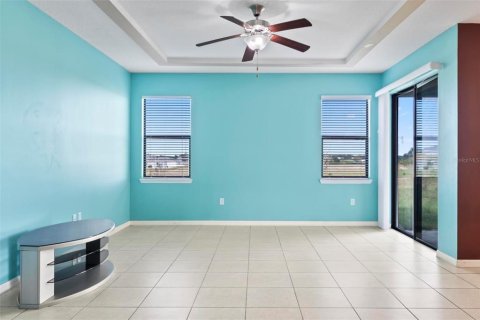 Casa en venta en Groveland, Florida, 5 dormitorios, 240.99 m2 № 1572200 - foto 9