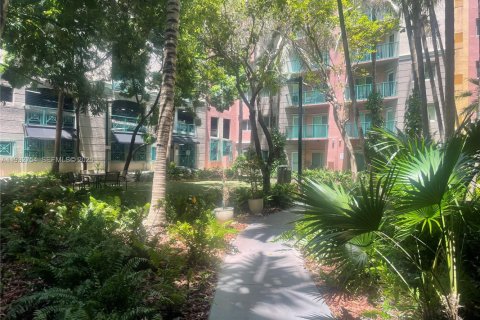 Condo in South Miami, Florida, 1 bedroom № 1991602 - photo 14