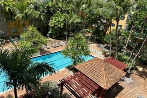 Condo in South Miami, Florida, 1 bedroom № 1991602 - photo 9