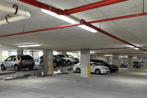 Condo in South Miami, Florida, 1 bedroom № 1991602 - photo 15