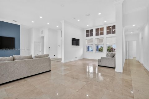 House in Pembroke Pines, Florida 3 bedrooms, 211.91 sq.m. № 1970258 - photo 21