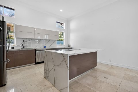 House in Pembroke Pines, Florida 3 bedrooms, 211.91 sq.m. № 1970258 - photo 15