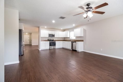 Villa ou maison à louer à Tavares, Floride: 4 chambres, 179.21 m2 № 1883572 - photo 6