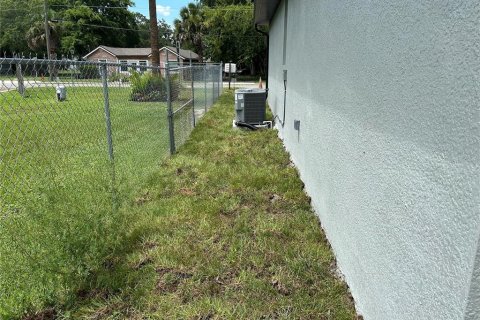 House in Sanford, Florida 3 bedrooms, 108.79 sq.m. № 1721937 - photo 24
