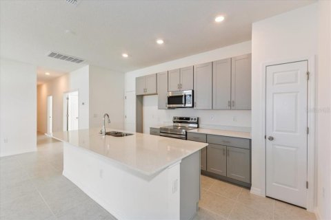 Casa en venta en Fruitland Park, Florida, 3 dormitorios, 139.45 m2 № 1767089 - foto 4