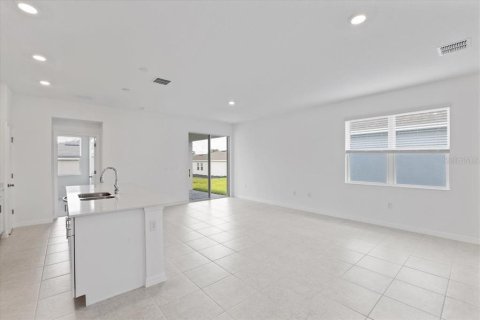 House in Fruitland Park, Florida 3 bedrooms, 139.45 sq.m. № 1767089 - photo 14