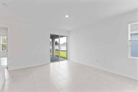House in Fruitland Park, Florida 3 bedrooms, 139.45 sq.m. № 1767089 - photo 12
