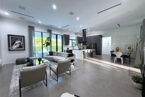 House in Miami, Florida 4 bedrooms, 270.81 sq.m. № 1766488 - photo 8