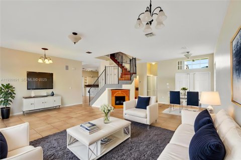 Купить виллу или дом в Пемброк-Пайнс, Флорида 4 спальни, 310.94м2, № 1991532 - фото 13