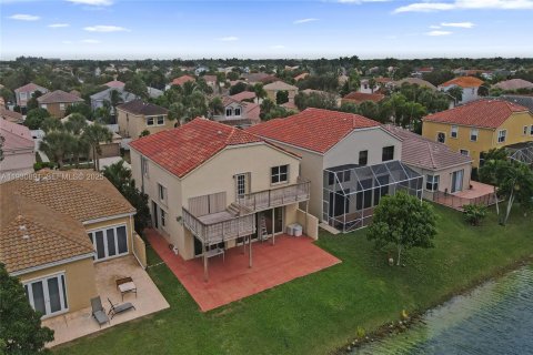 Купить виллу или дом в Пемброк-Пайнс, Флорида 4 спальни, 310.94м2, № 1991532 - фото 4