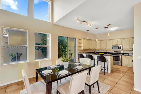 Купить виллу или дом в Пемброк-Пайнс, Флорида 4 спальни, 310.94м2, № 1991532 - фото 15