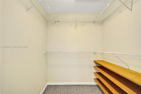 Купить виллу или дом в Пемброк-Пайнс, Флорида 4 спальни, 310.94м2, № 1991532 - фото 25