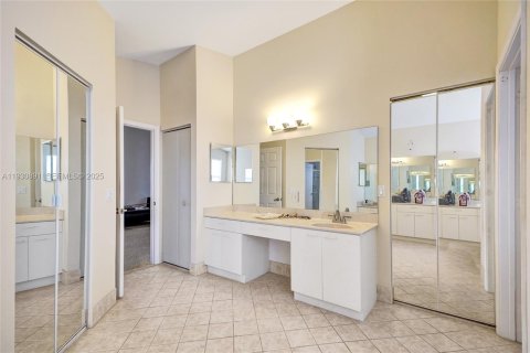 Купить виллу или дом в Пемброк-Пайнс, Флорида 4 спальни, 310.94м2, № 1991532 - фото 24