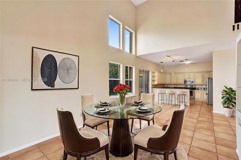 Купить виллу или дом в Пемброк-Пайнс, Флорида 4 спальни, 310.94м2, № 1991532 - фото 14