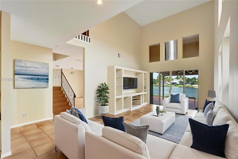 Купить виллу или дом в Пемброк-Пайнс, Флорида 4 спальни, 310.94м2, № 1991532 - фото 17