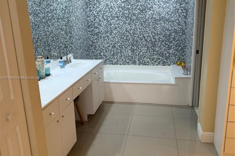 Condo in Aventura, Florida, 2 bedrooms  № 1715058 - photo 23