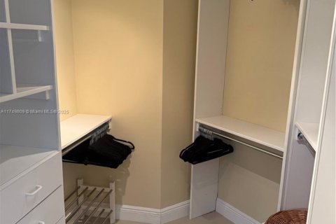 Condo in Aventura, Florida, 2 bedrooms  № 1715058 - photo 22