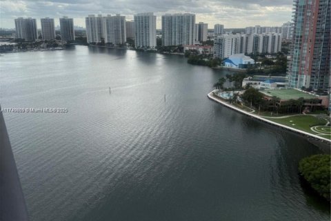 Condo in Aventura, Florida, 2 bedrooms  № 1715058 - photo 9