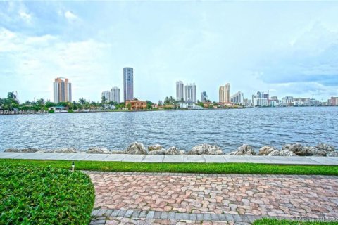 Condo in Aventura, Florida, 2 bedrooms  № 1715058 - photo 8