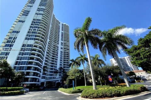 Condo in Aventura, Florida, 2 bedrooms  № 1715058 - photo 1