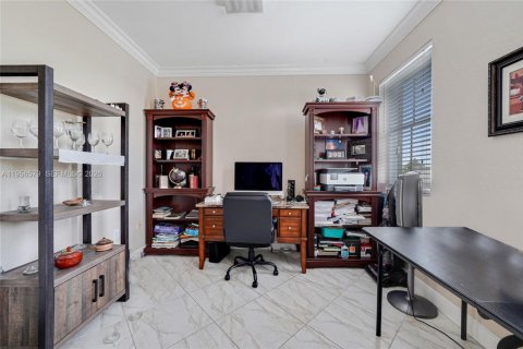 House in Miami, Florida 4 bedrooms, 220.36 sq.m. № 2010461 - photo 23