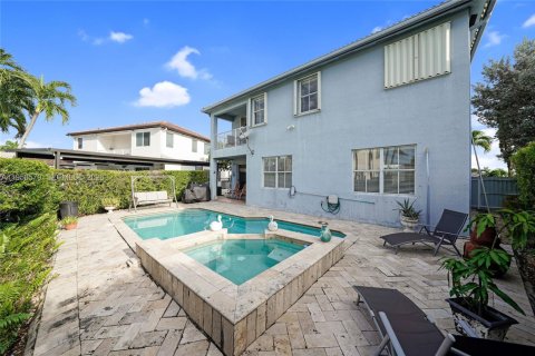 House in Miami, Florida 4 bedrooms, 220.36 sq.m. № 2010461 - photo 16